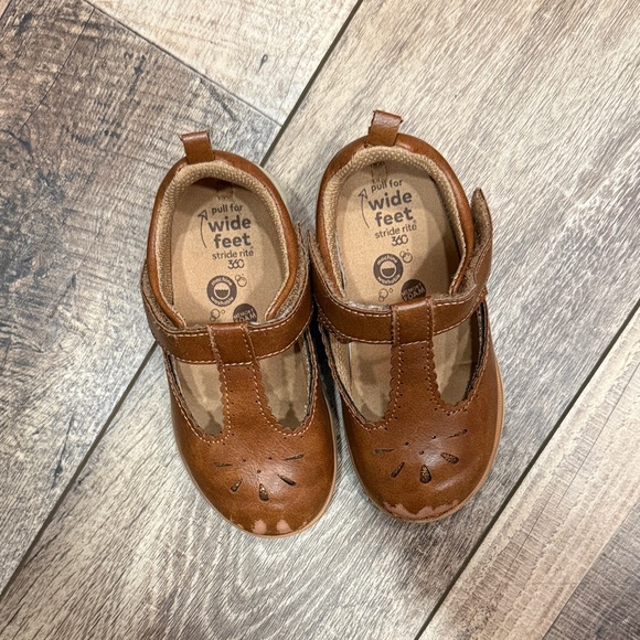 Stride Rite Brown Girls Mary Jane Velcro Dress Shoes - Picture 2 of 5